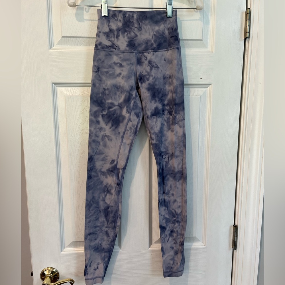 Lululemon Athletica Blue and Gray Tie-Dye Leggings